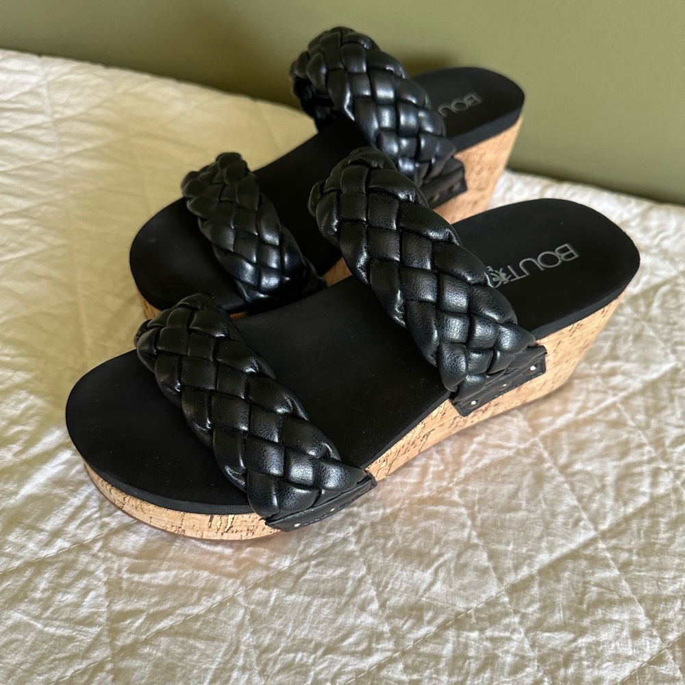 Women’s black wedge sandals